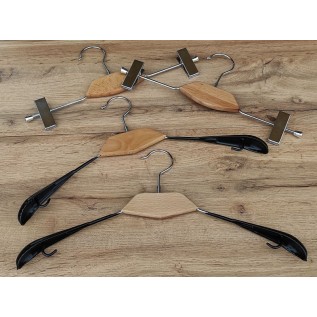 Вішалка з шир. плечем в силіконі і дер. вставкою (колір натур.) 35х3.5см. коробка 100шт